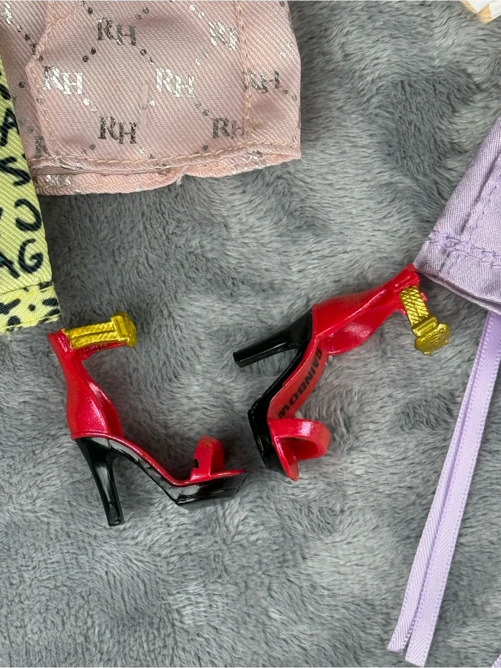 Rainbow High clothing Lot